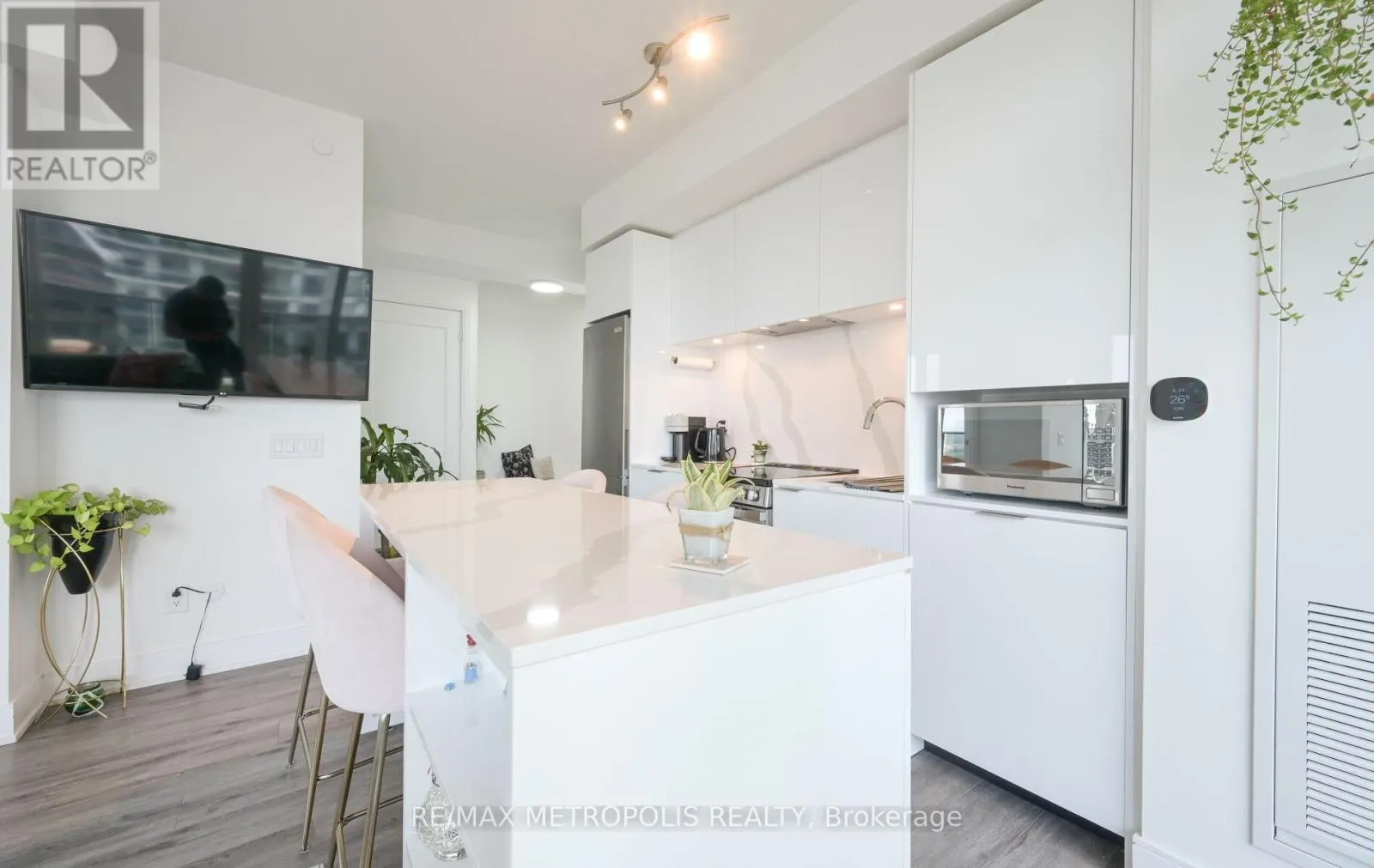 2808 - 70 ANNIE CRAIG DRIVE