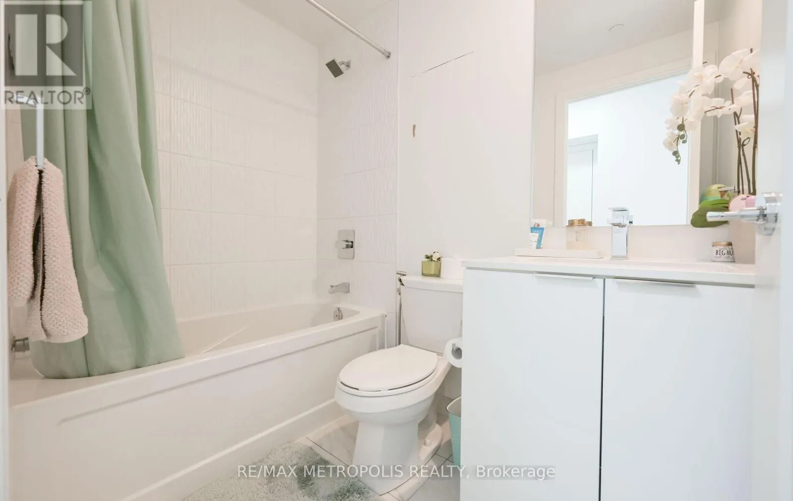 2808 - 70 ANNIE CRAIG DRIVE