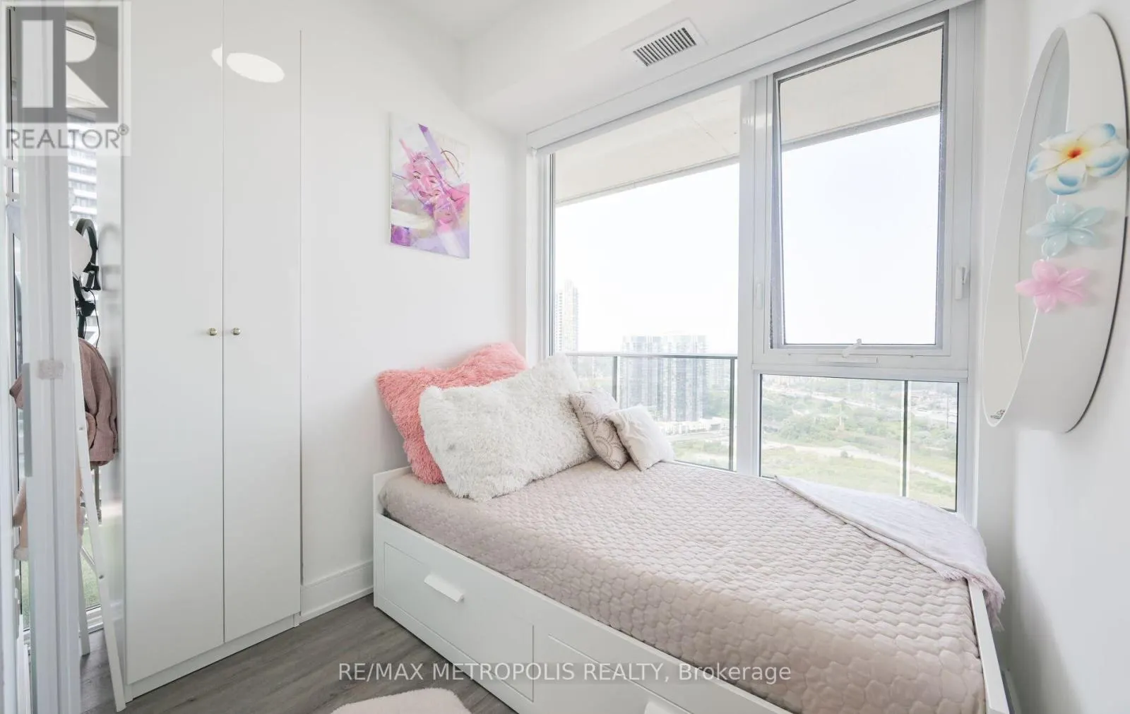 2808 - 70 ANNIE CRAIG DRIVE