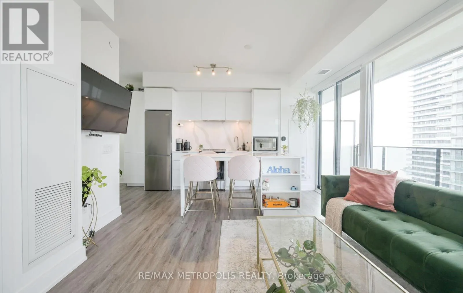 2808 - 70 ANNIE CRAIG DRIVE