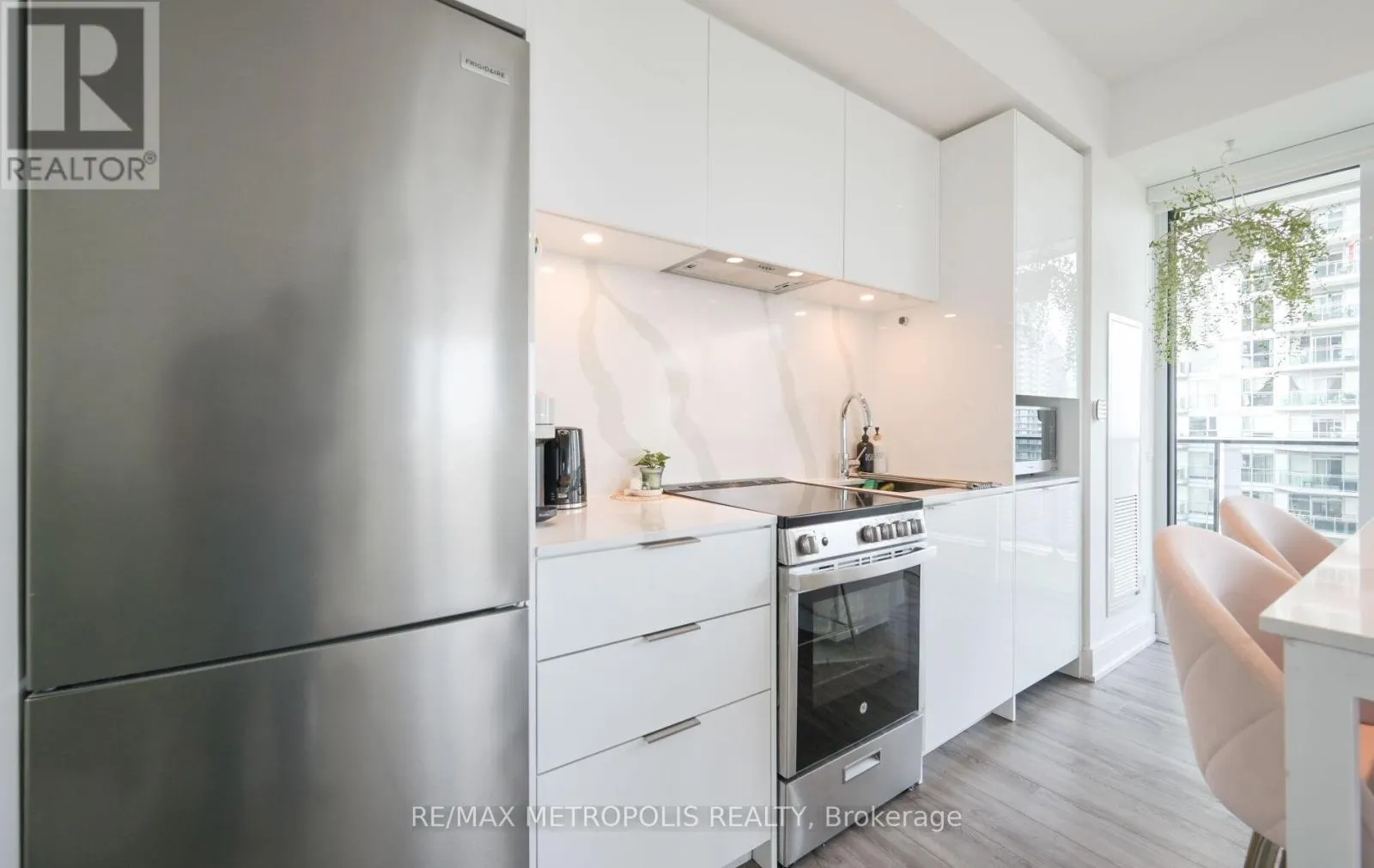 2808 - 70 ANNIE CRAIG DRIVE