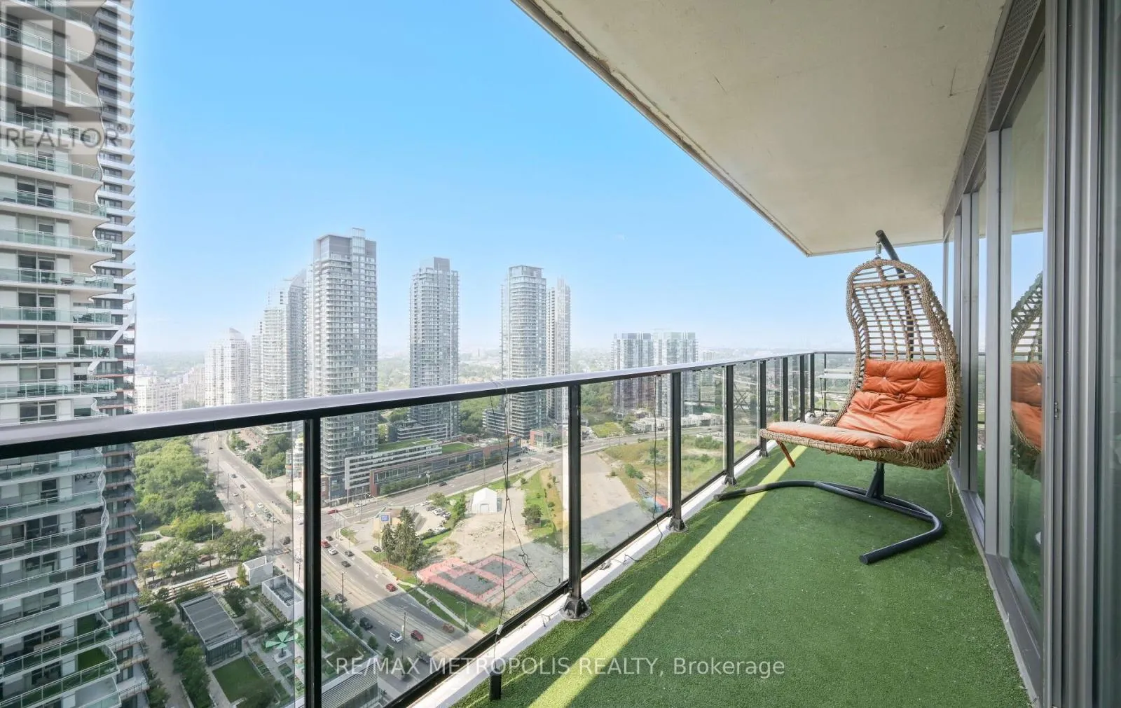 2808 - 70 ANNIE CRAIG DRIVE