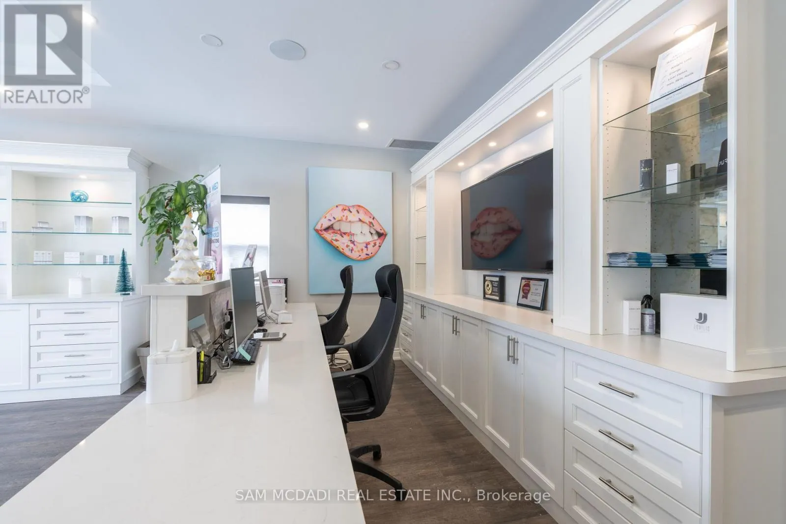 1651 LAKESHORE ROAD W