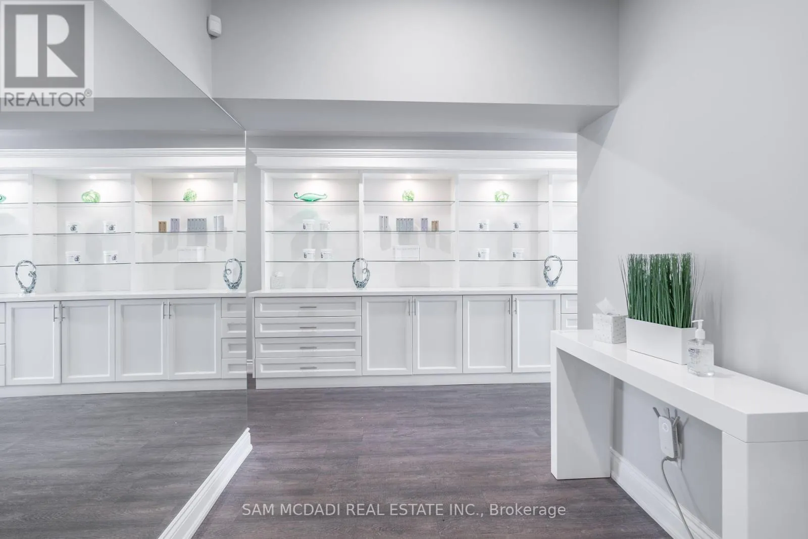 1651 LAKESHORE ROAD W