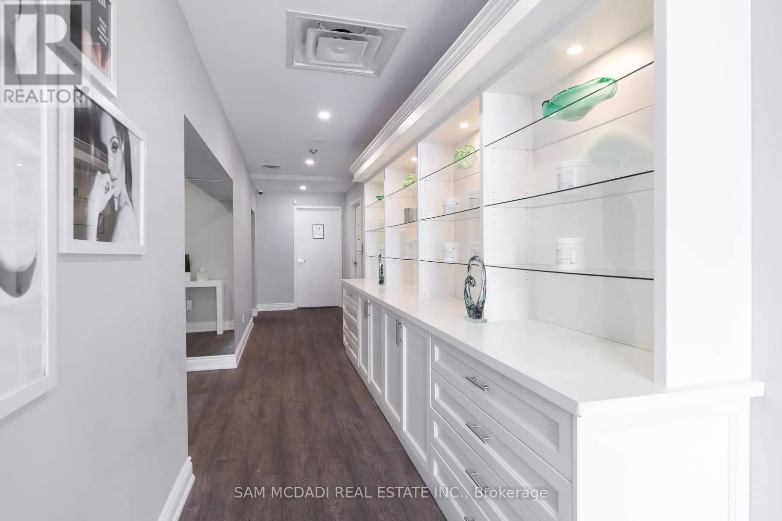 1651 LAKESHORE ROAD W
