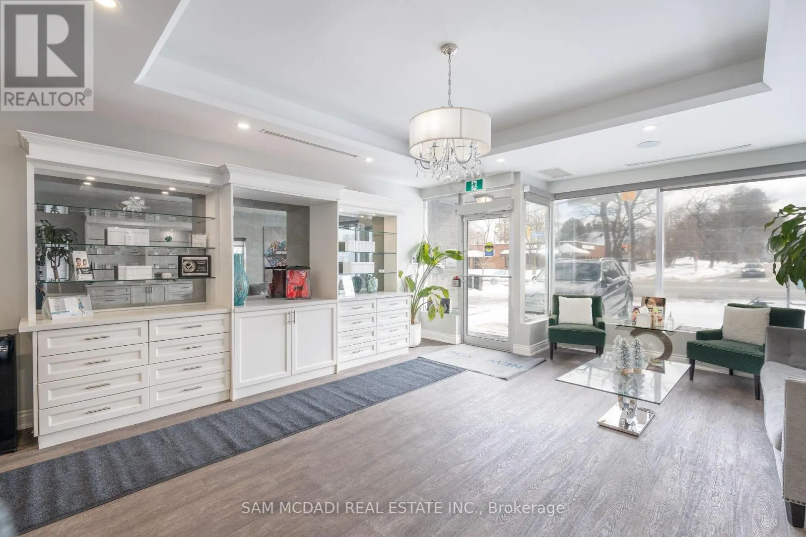 1651 LAKESHORE ROAD W