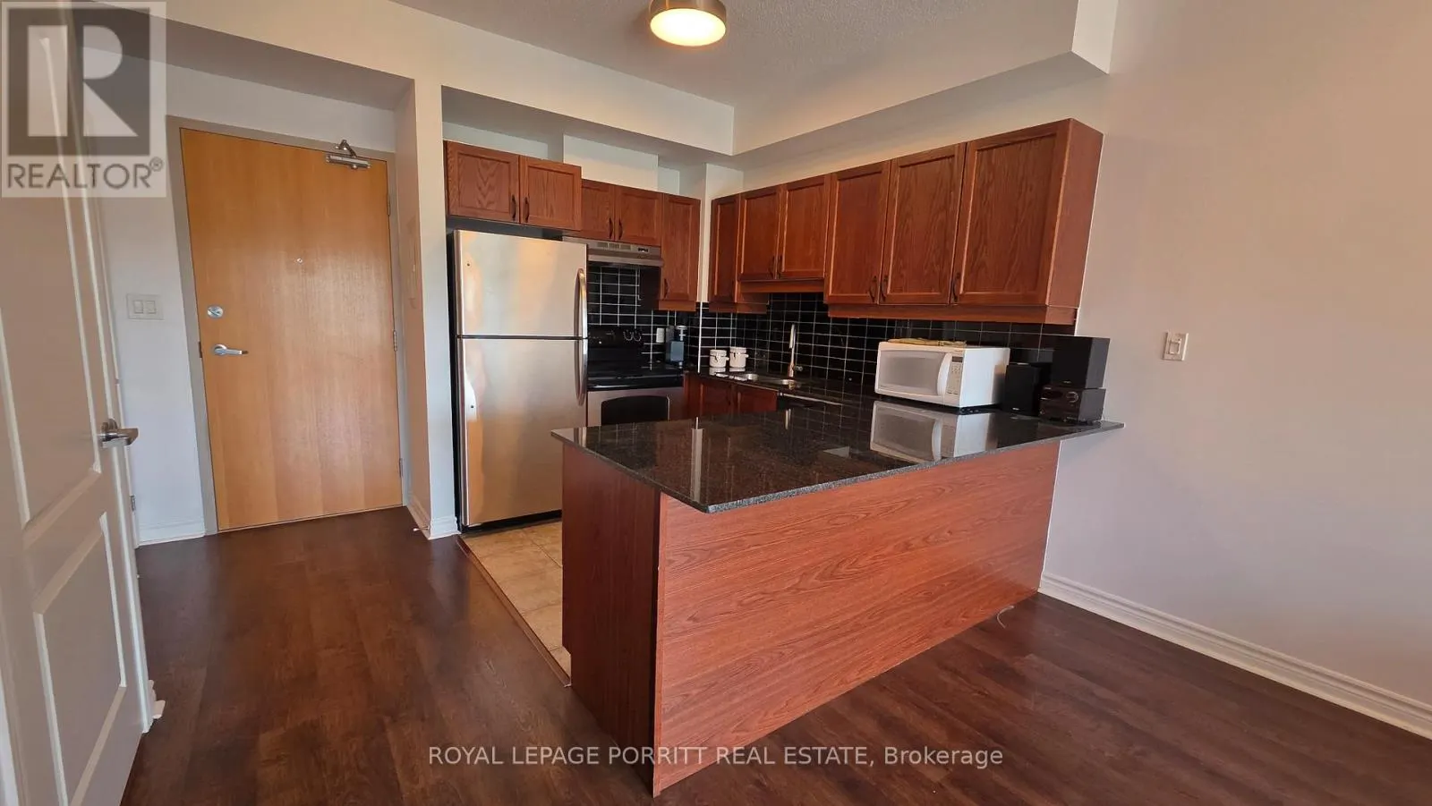 213 - 3865 LAKE SHORE BOULEVARD W