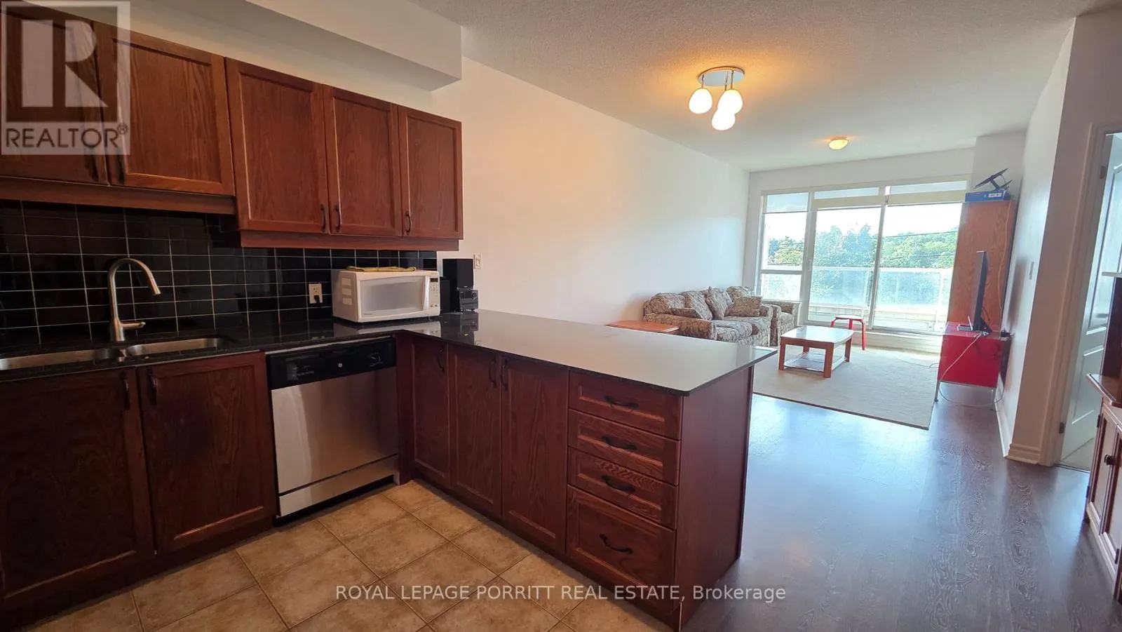 213 - 3865 LAKE SHORE BOULEVARD W