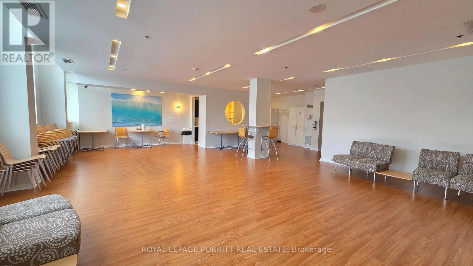 213 - 3865 LAKE SHORE BOULEVARD W