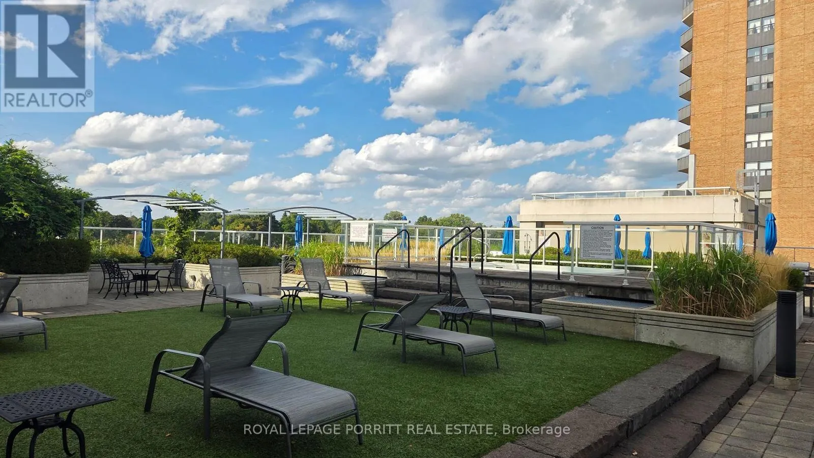 213 - 3865 LAKE SHORE BOULEVARD W