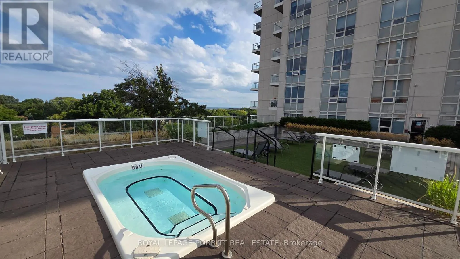 213 - 3865 LAKE SHORE BOULEVARD W