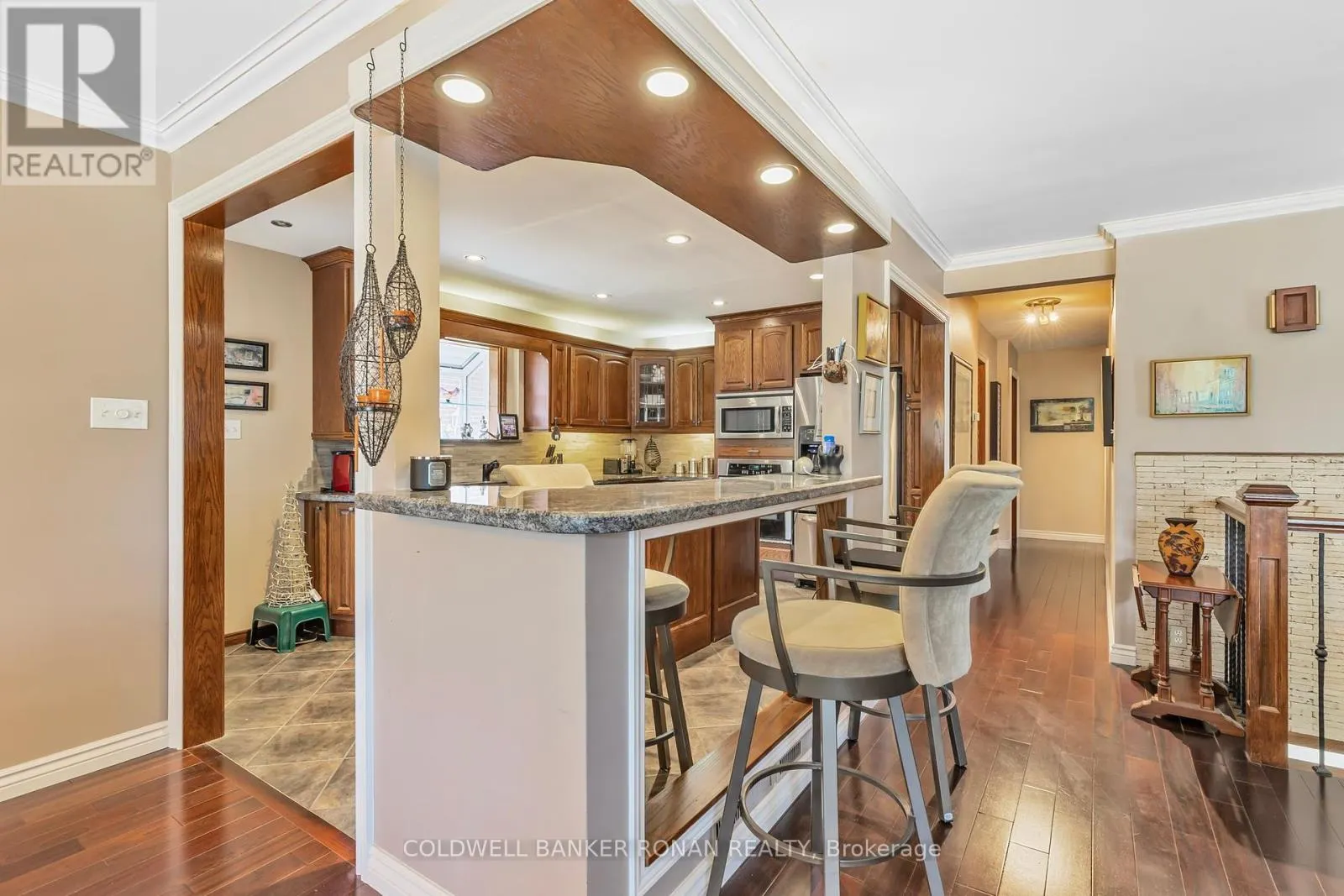 20 HALLOW CRESCENT
