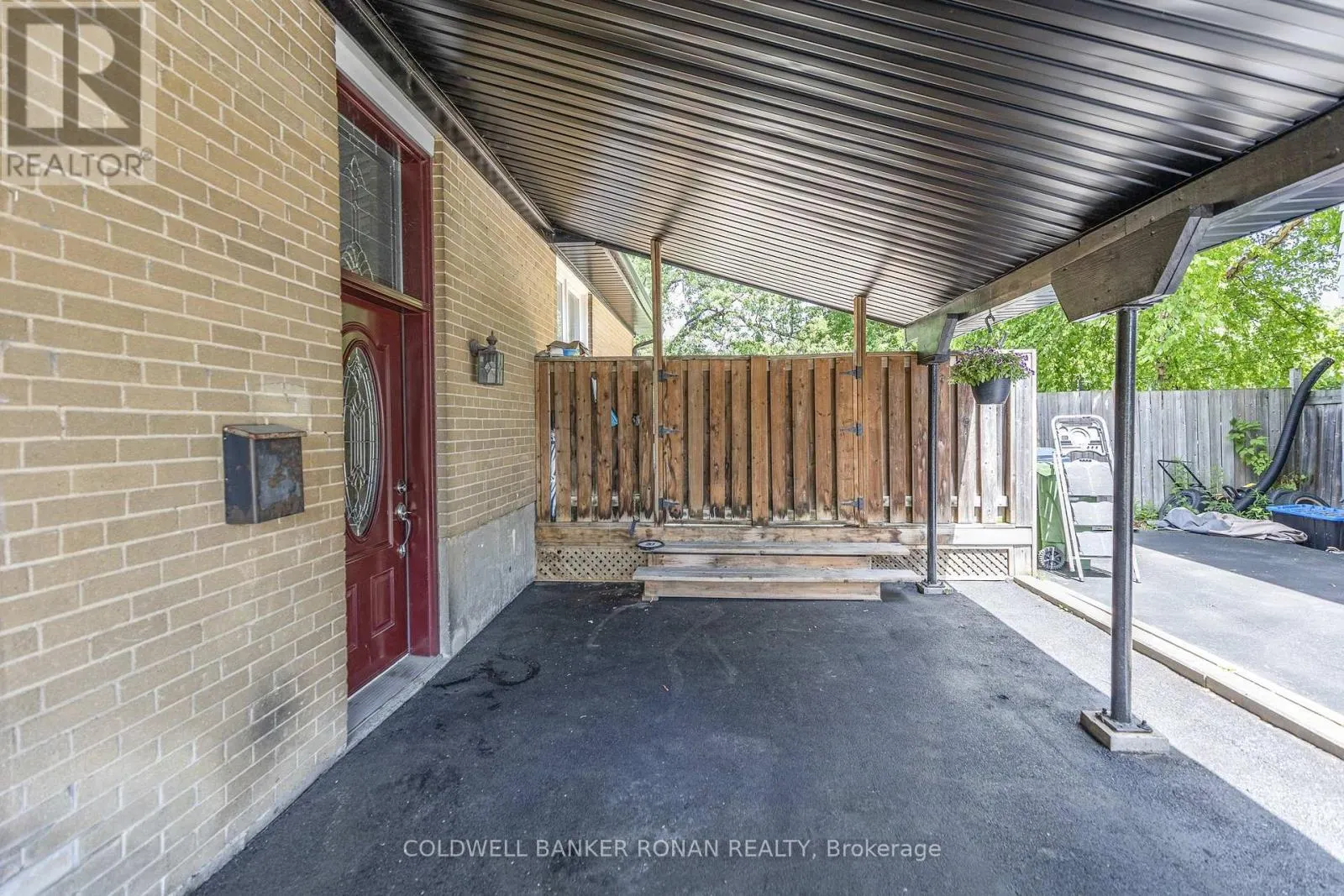 20 HALLOW CRESCENT
