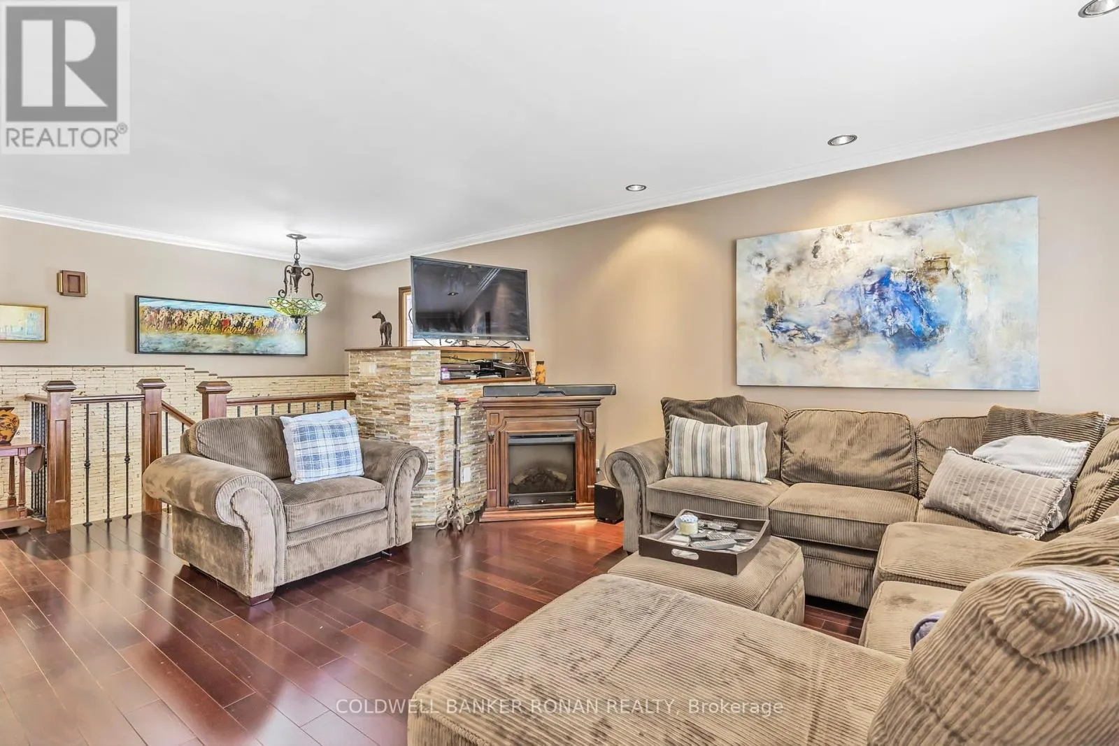 20 HALLOW CRESCENT
