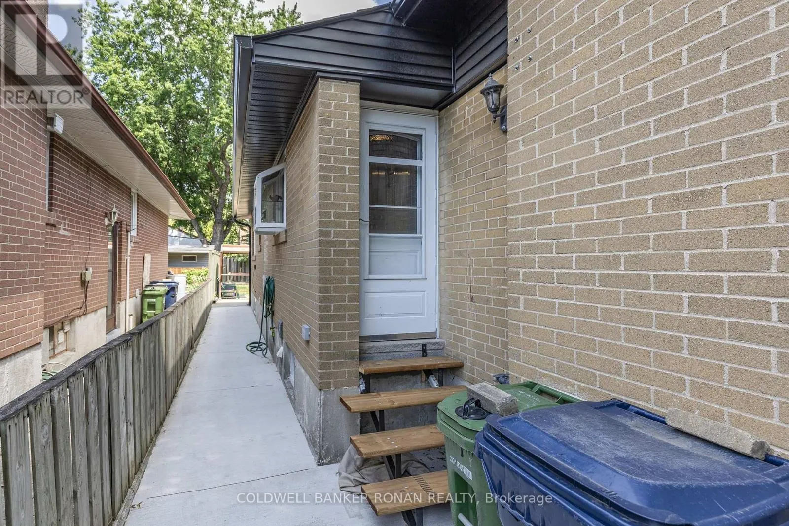 20 HALLOW CRESCENT