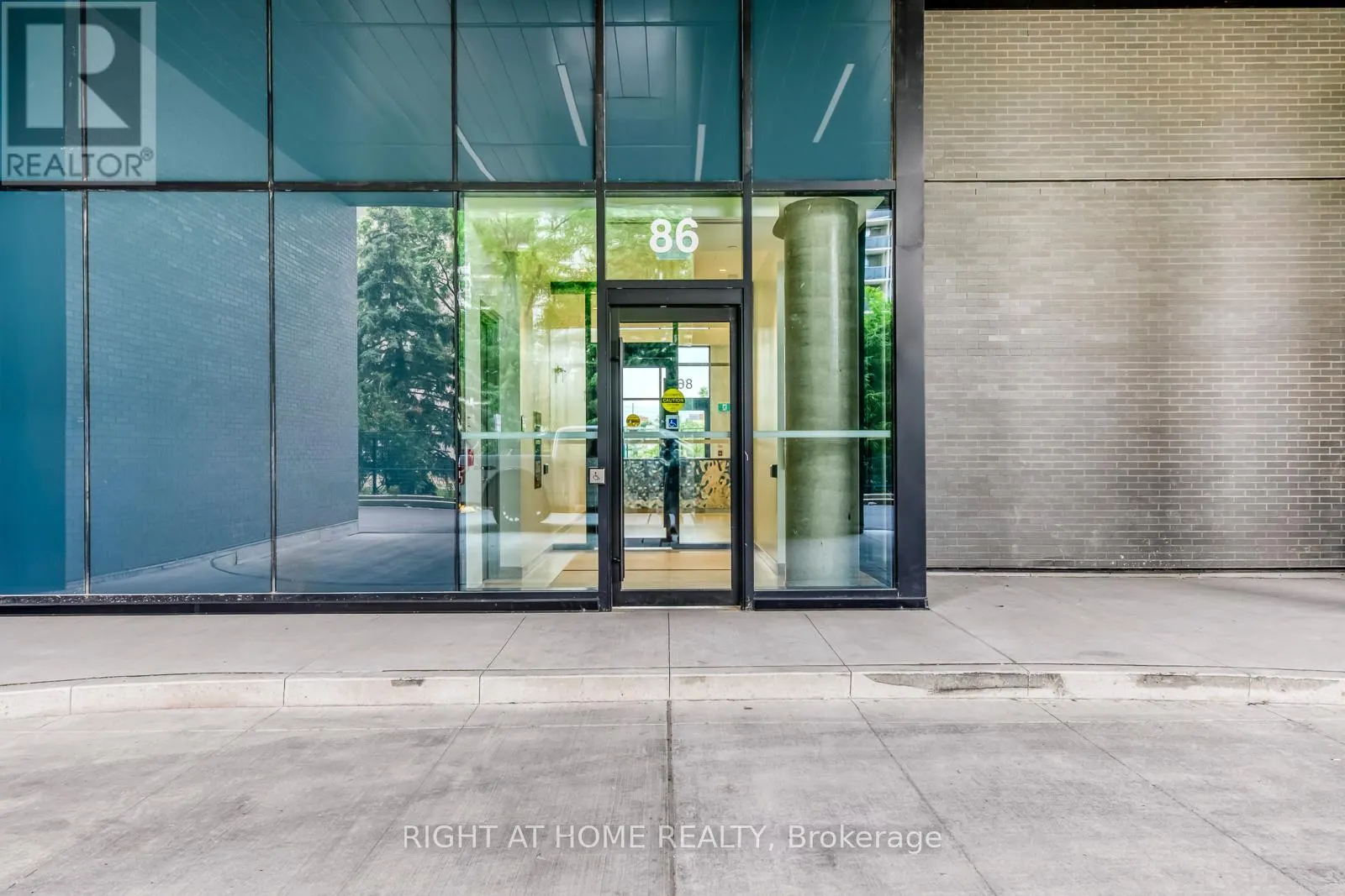304 - 86 DUNDAS STREET E