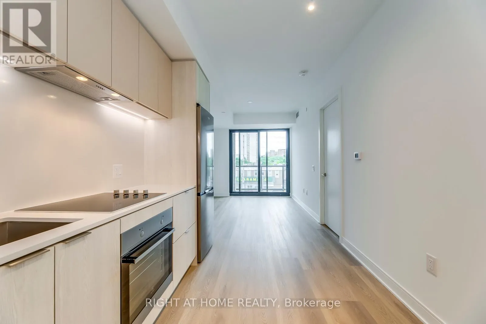 304 - 86 DUNDAS STREET E