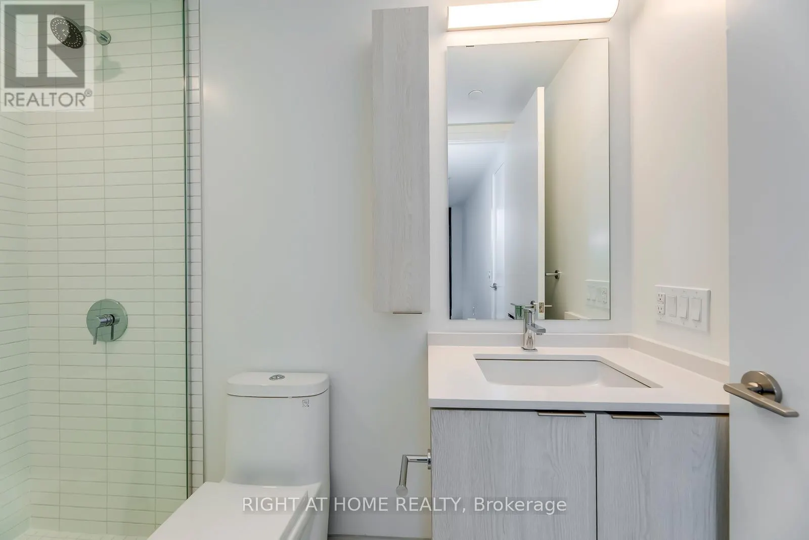 304 - 86 DUNDAS STREET E