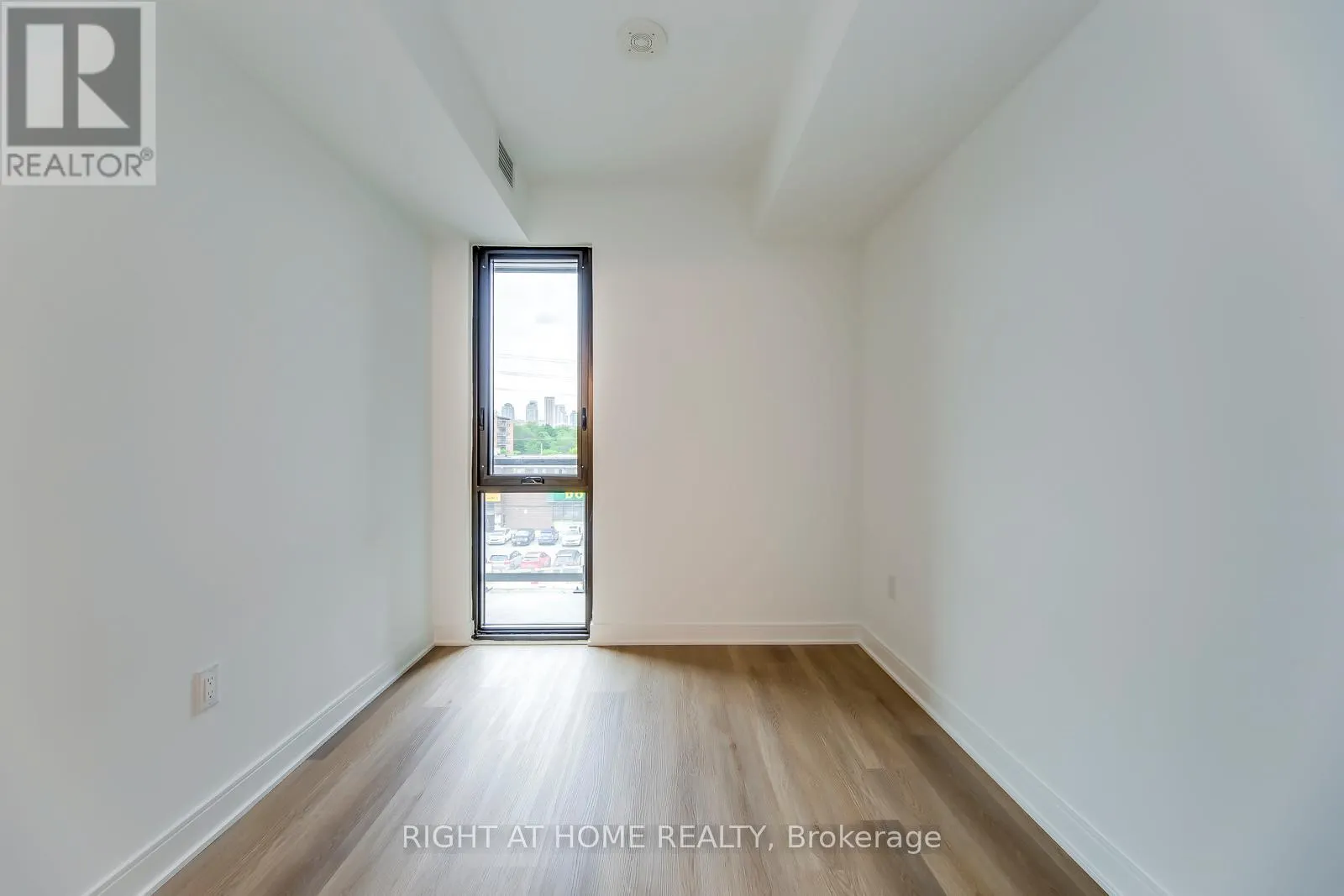 304 - 86 DUNDAS STREET E