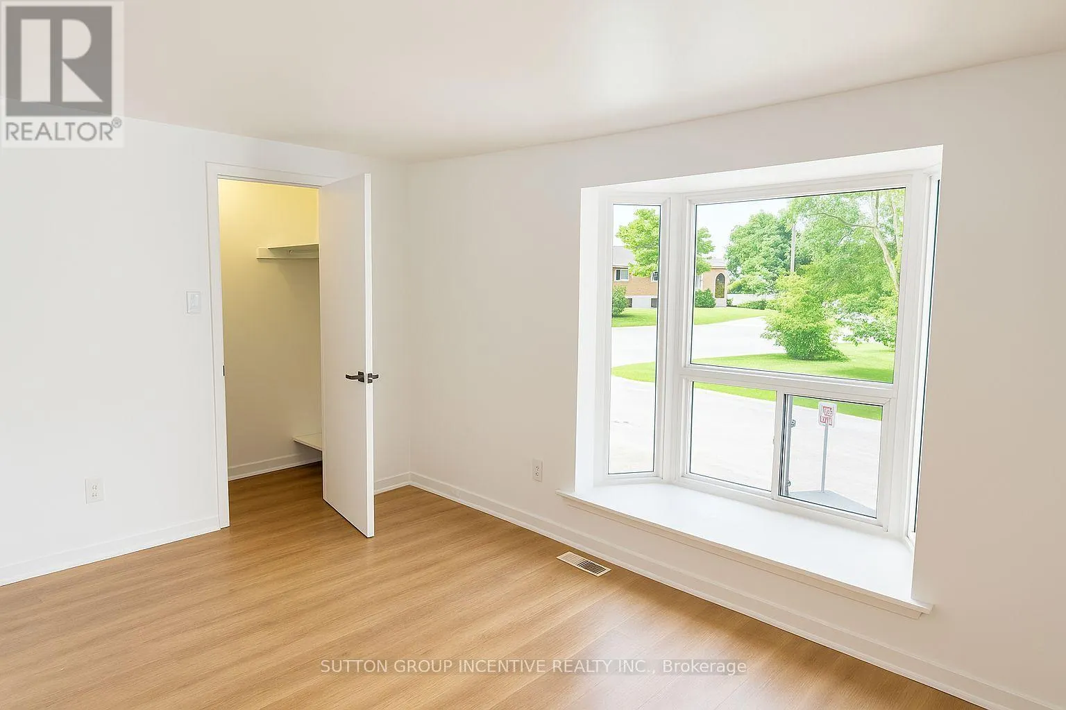 251 - 258 JOHN GARLAND BOULEVARD