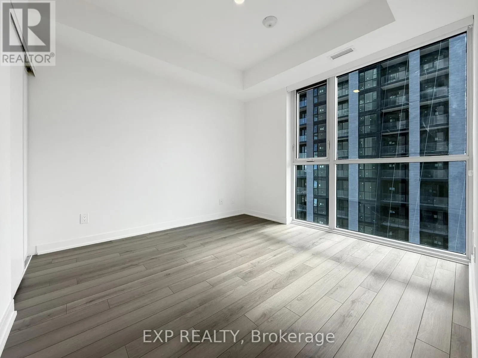 1002 - 3079 TRAFALGAR ROAD
