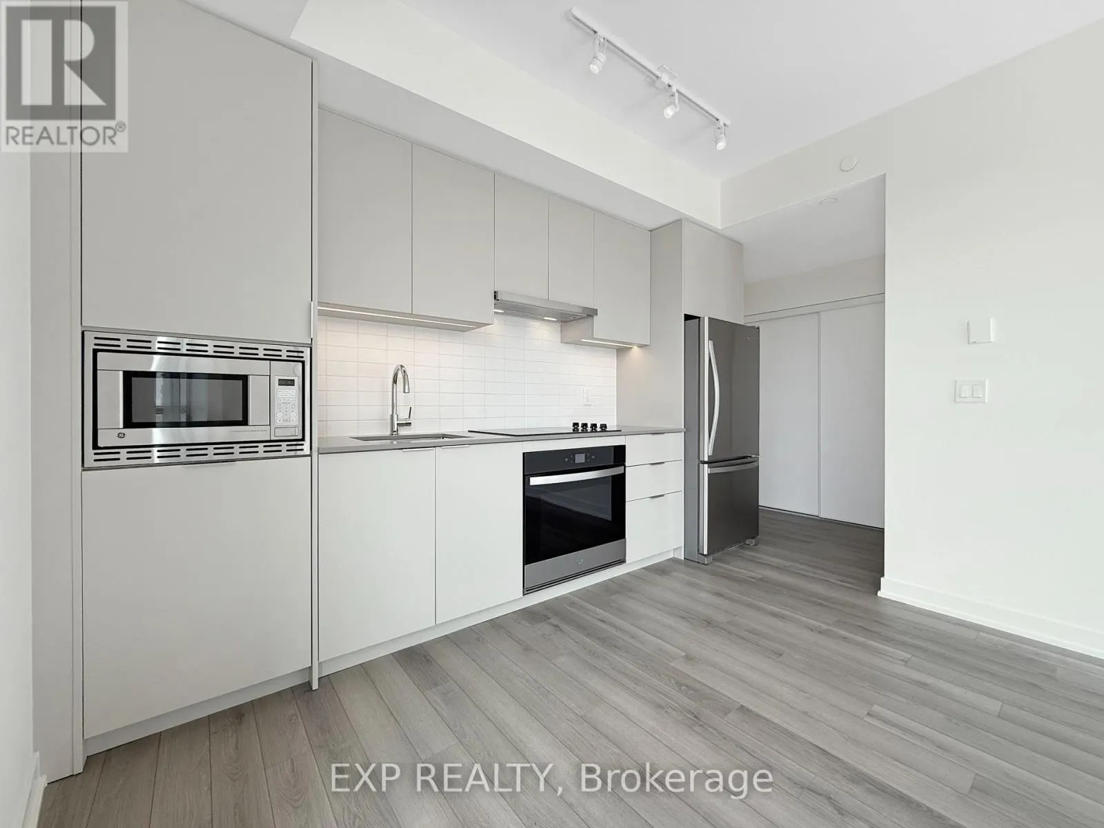 1002 - 3079 TRAFALGAR ROAD