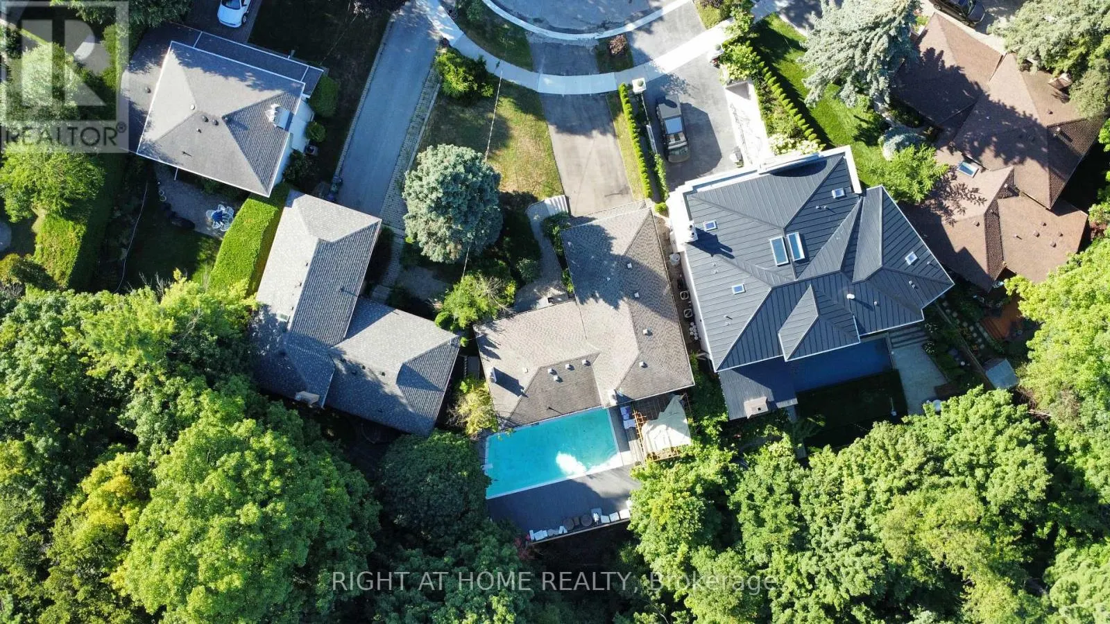 8 HILLAVON DRIVE