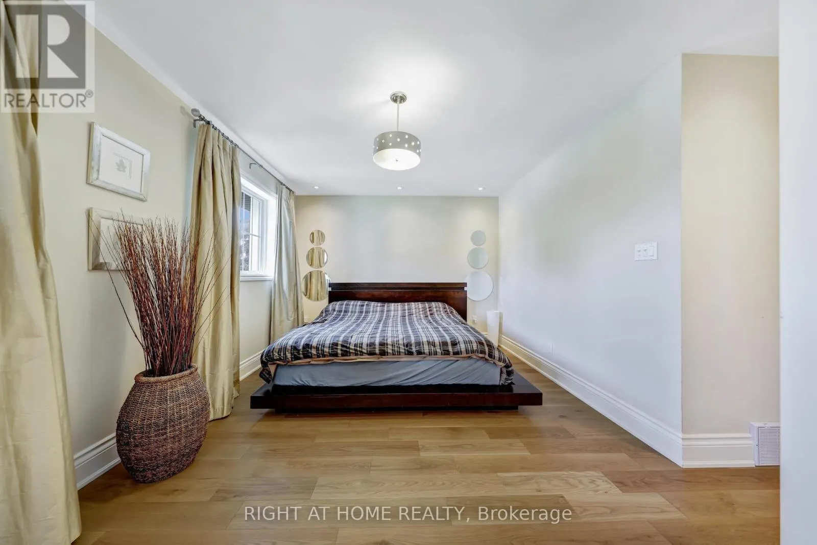 8 HILLAVON DRIVE