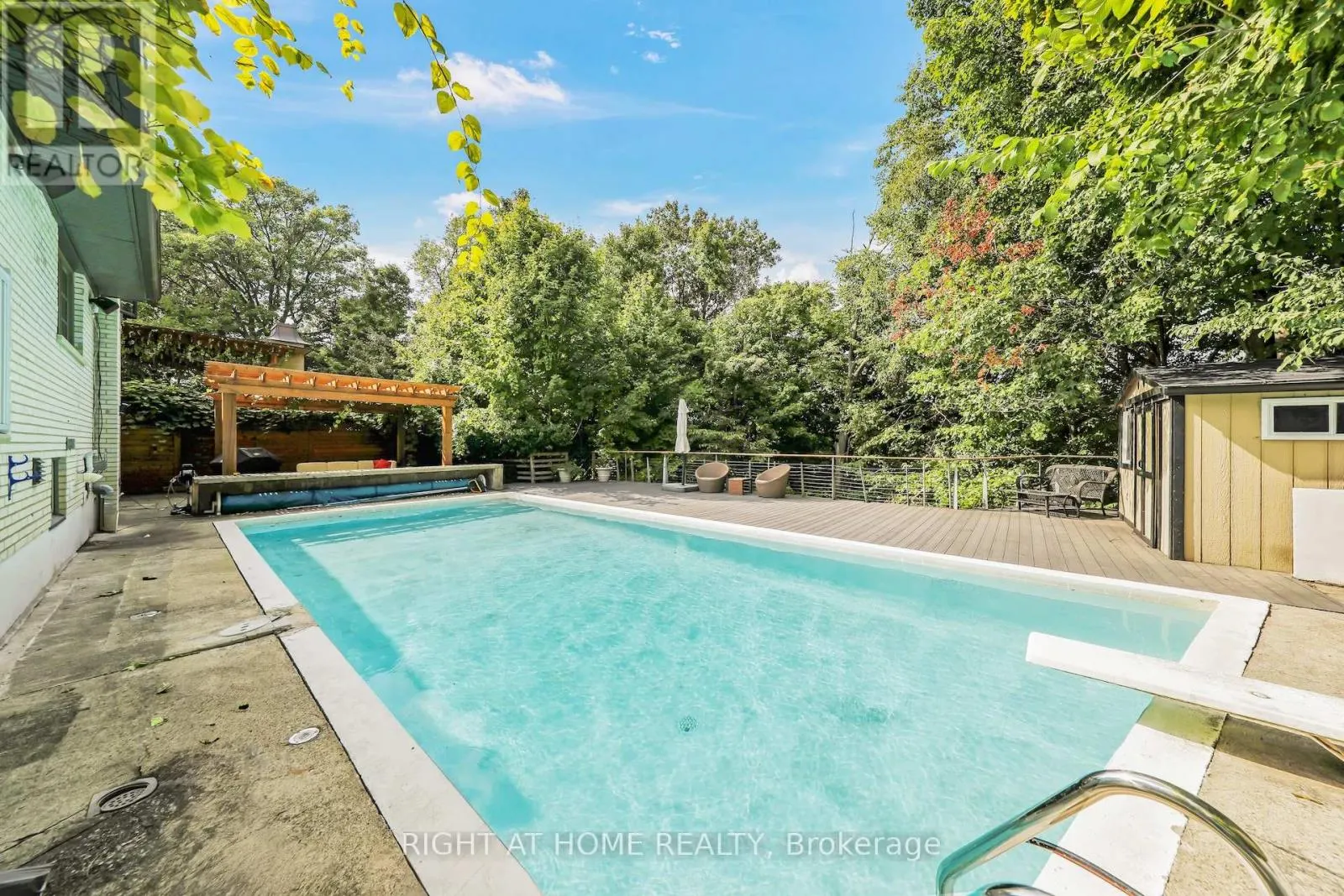 8 HILLAVON DRIVE