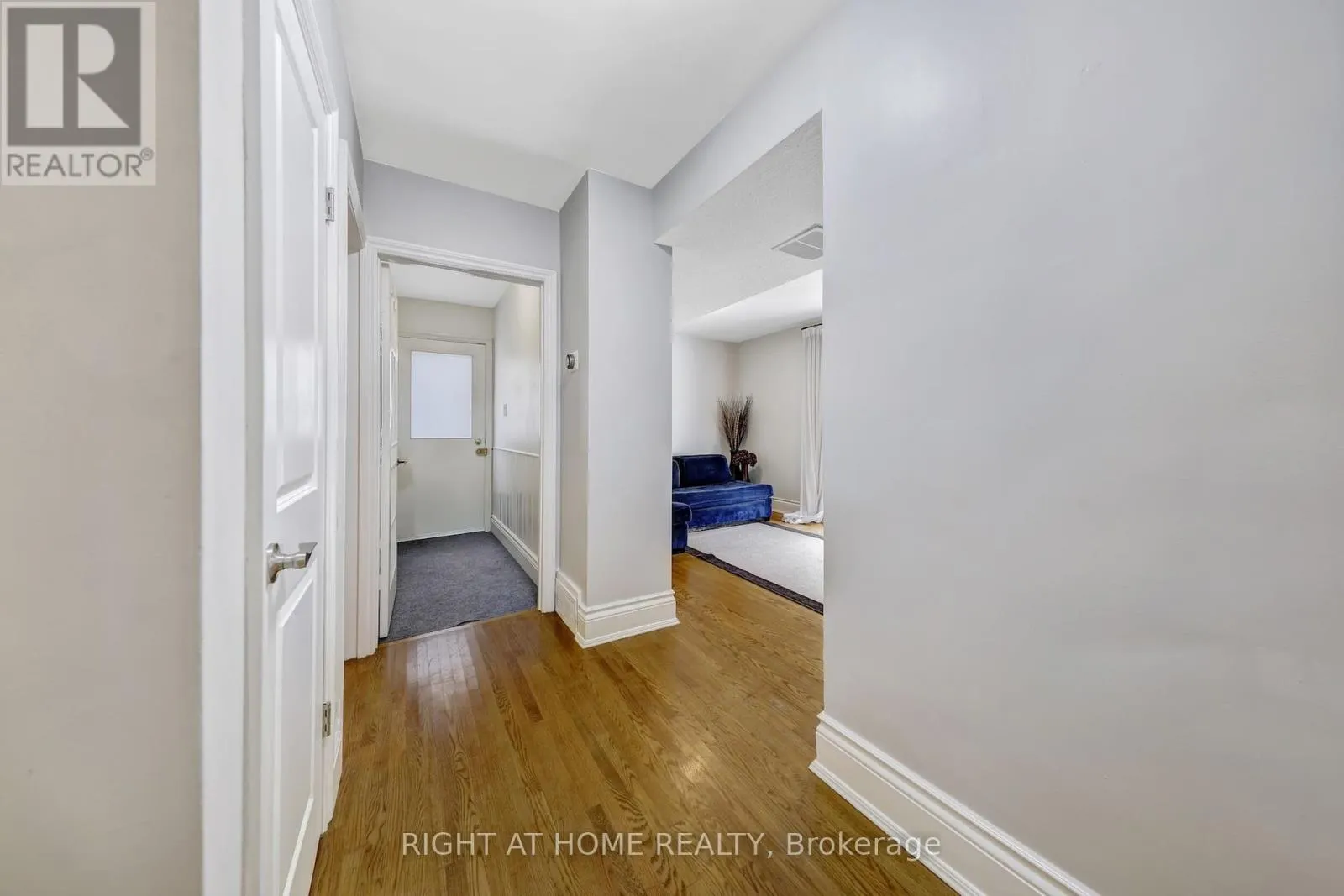 8 HILLAVON DRIVE