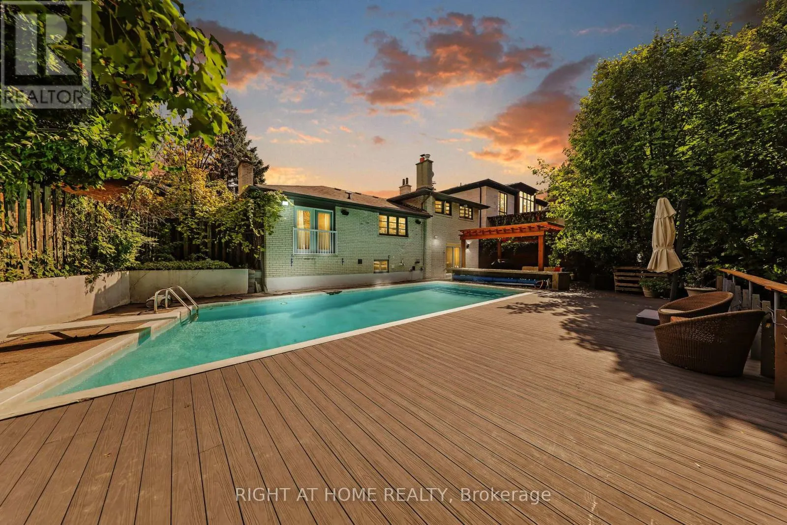 8 HILLAVON DRIVE