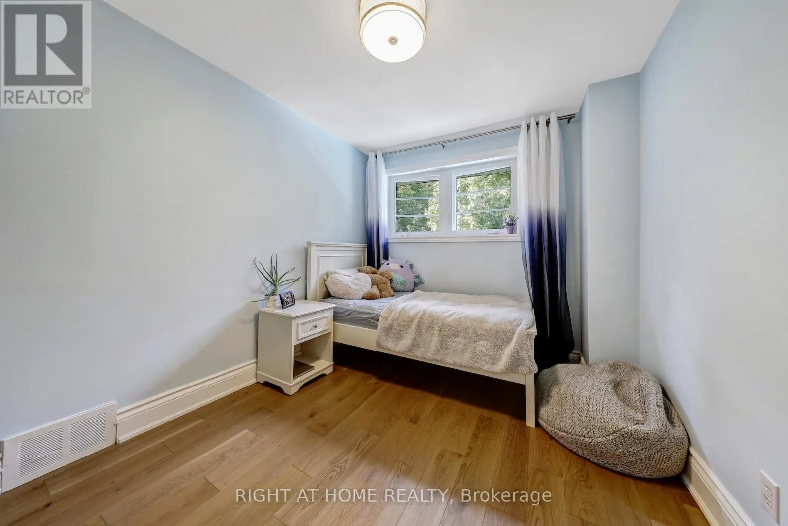 8 HILLAVON DRIVE