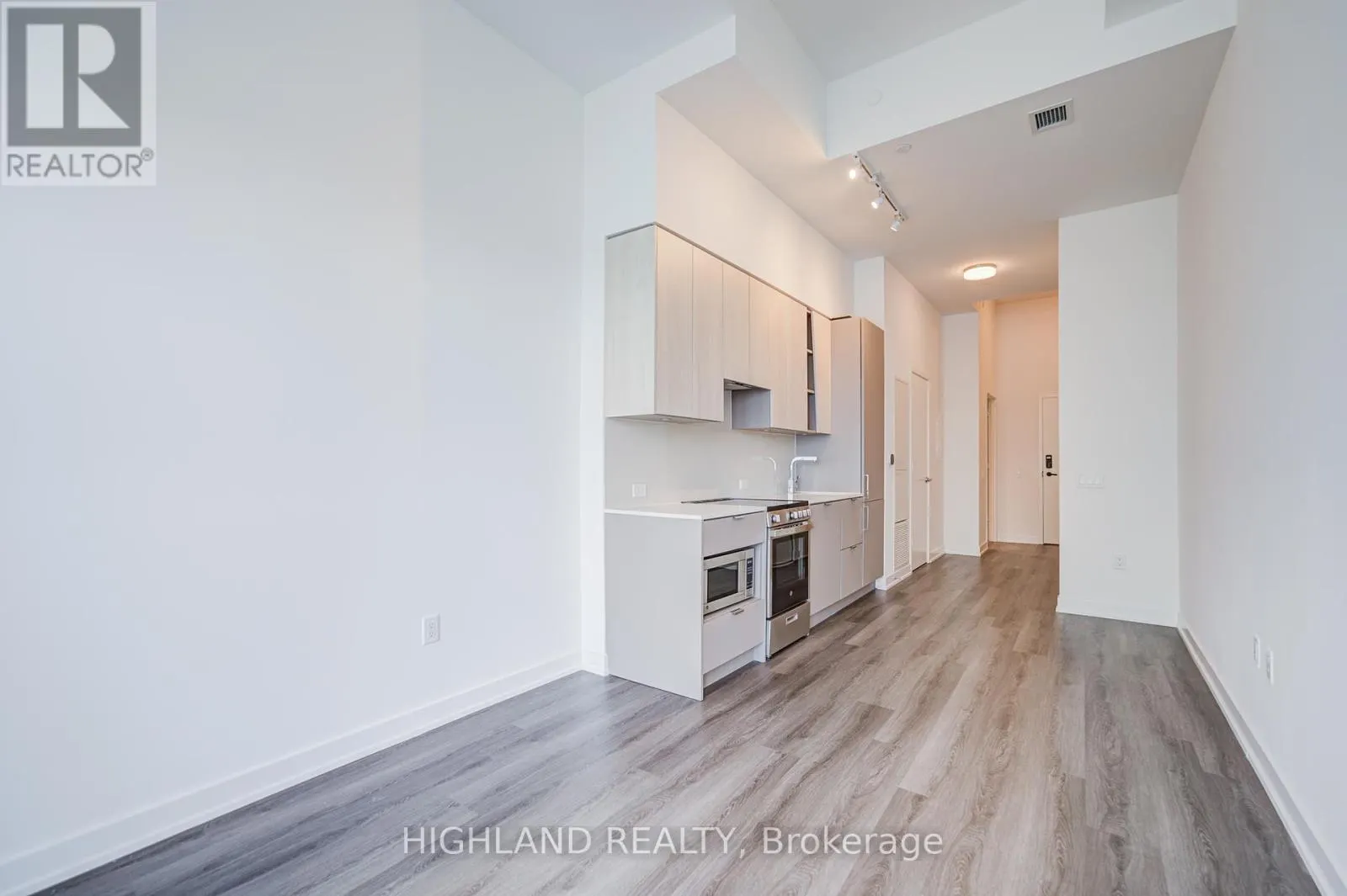 603 - 3883 QUARTZ ROAD