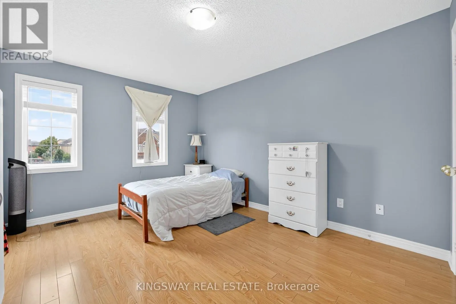 284 HOLMES CRESCENT