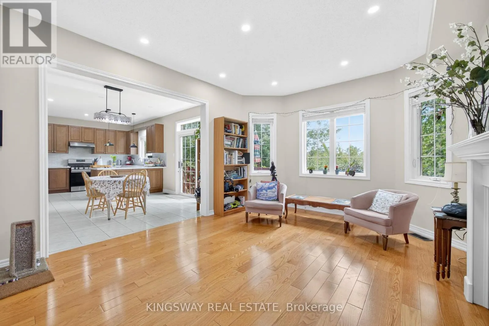 284 HOLMES CRESCENT