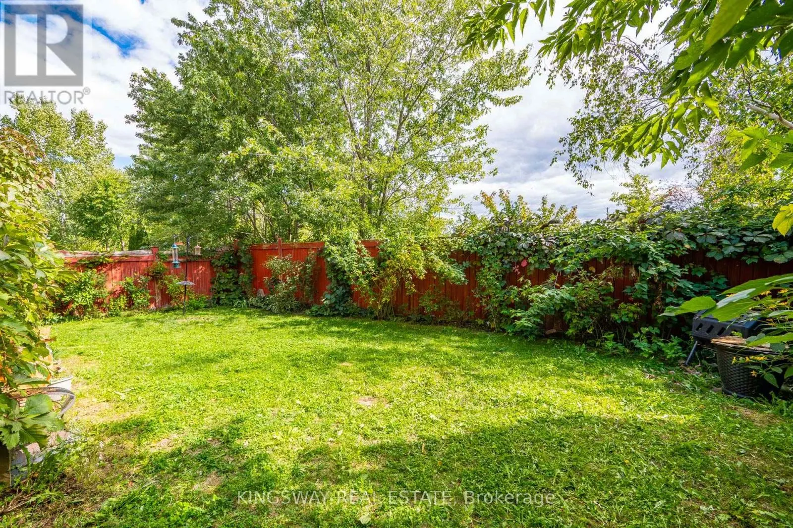 284 HOLMES CRESCENT