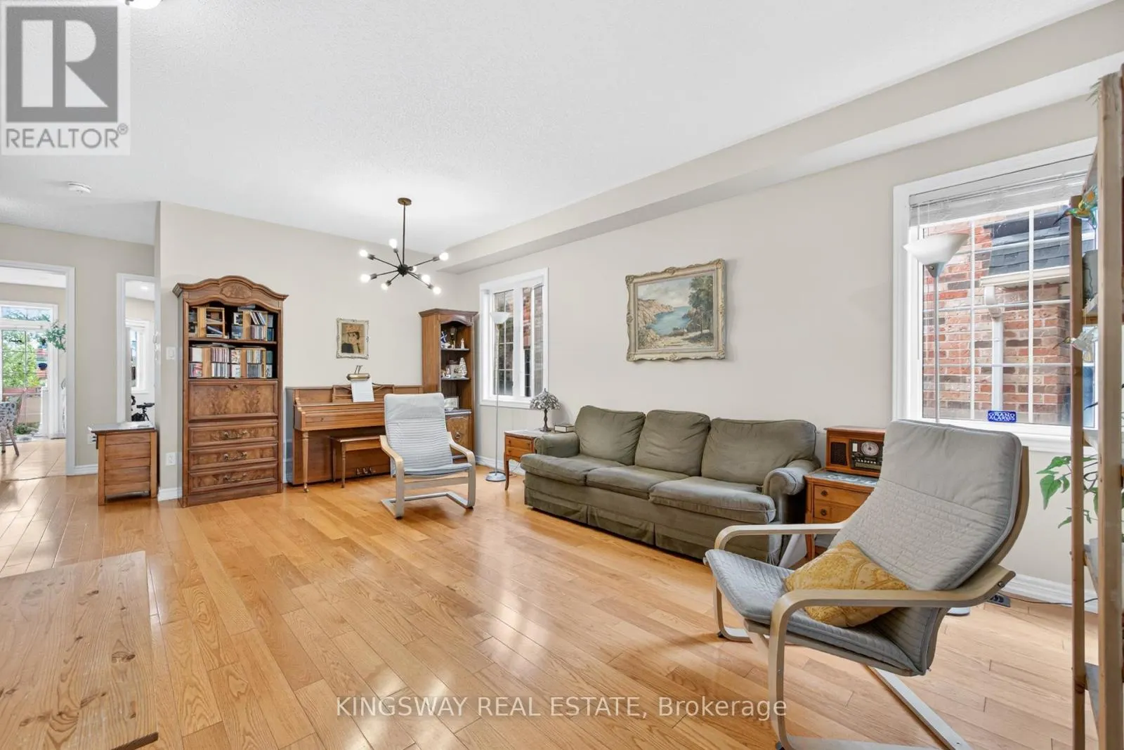 284 HOLMES CRESCENT