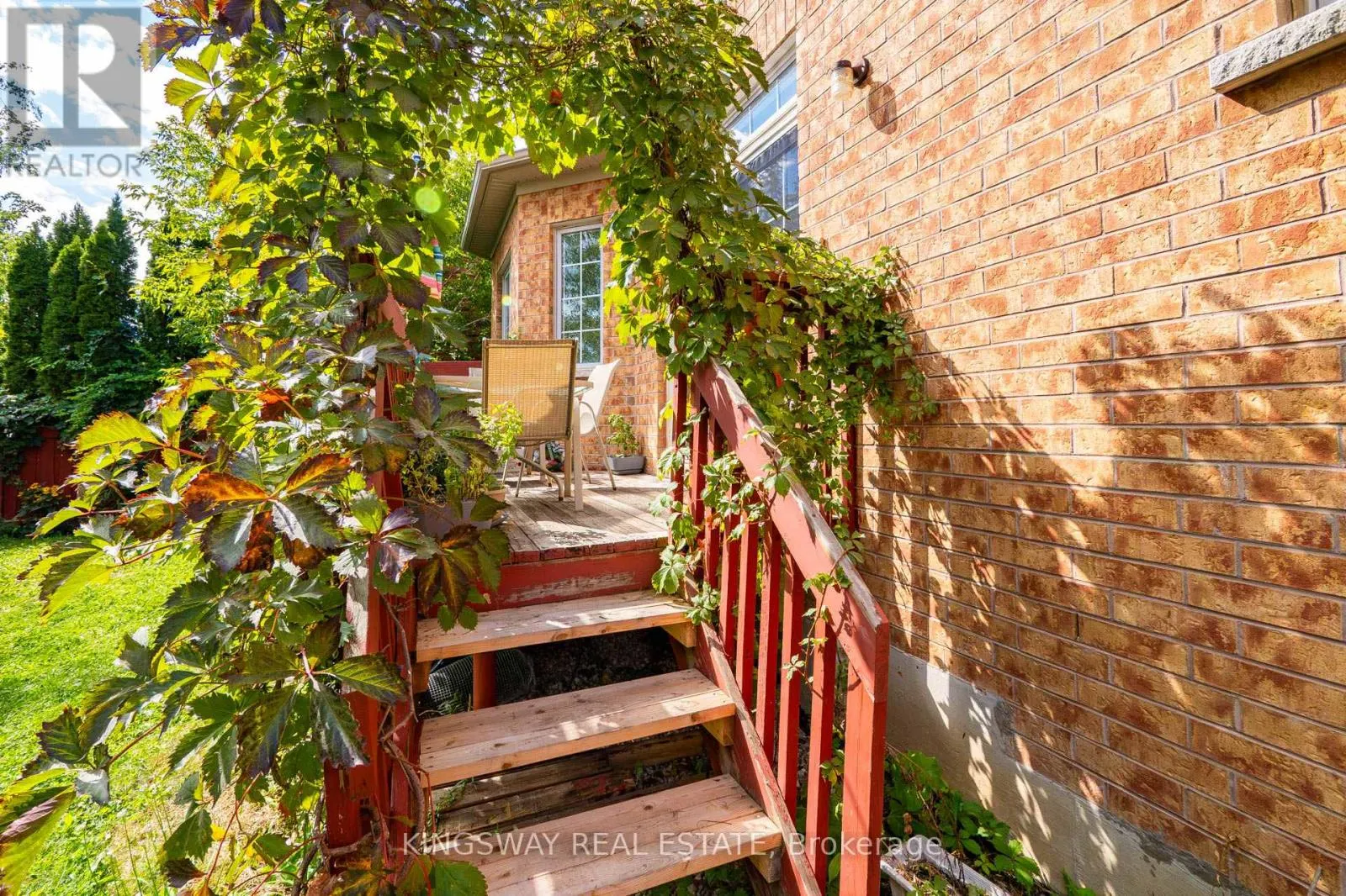 284 HOLMES CRESCENT