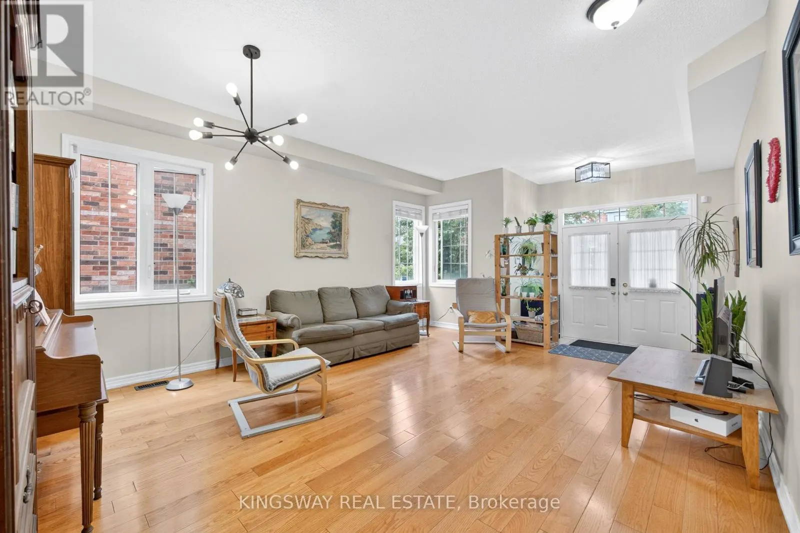284 HOLMES CRESCENT