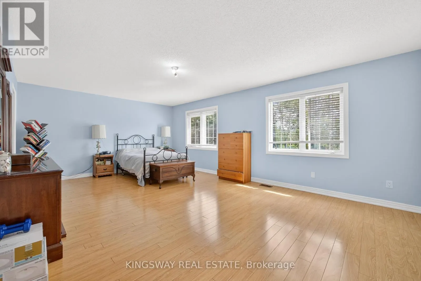 284 HOLMES CRESCENT