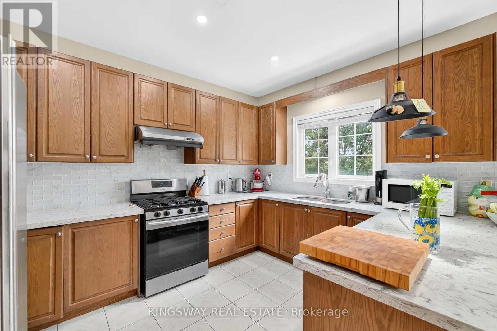 284 HOLMES CRESCENT