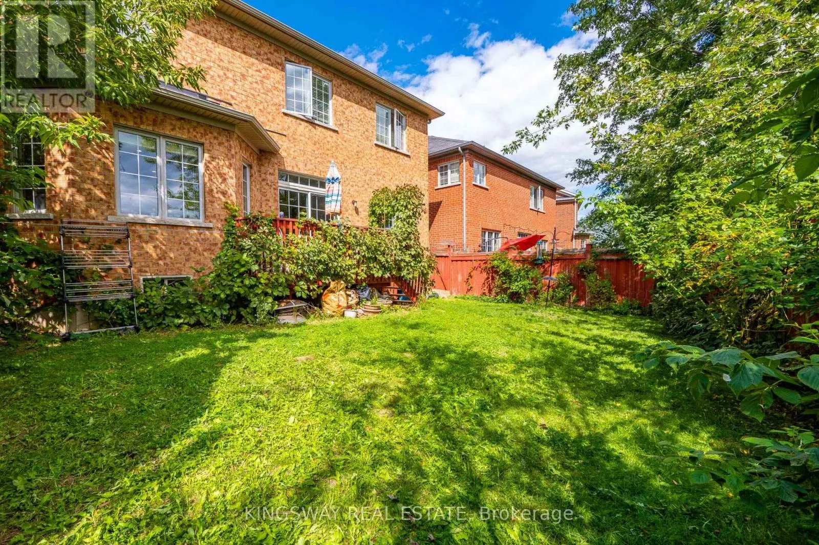 284 HOLMES CRESCENT