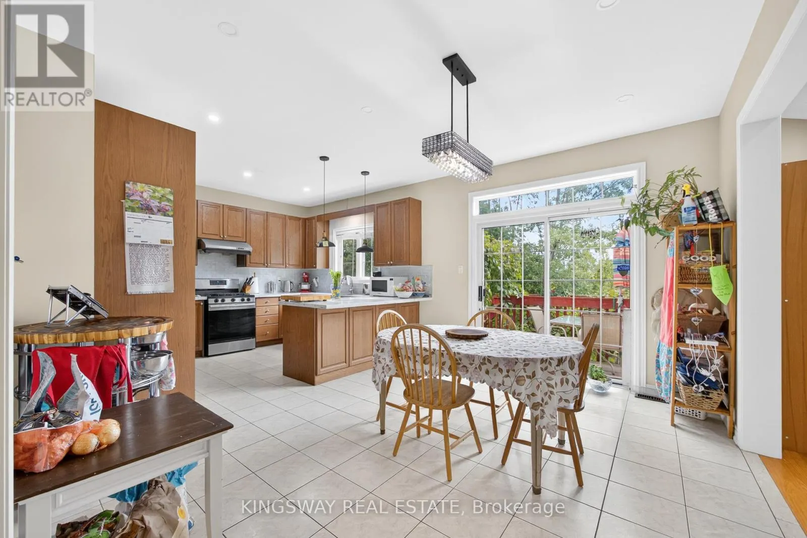 284 HOLMES CRESCENT