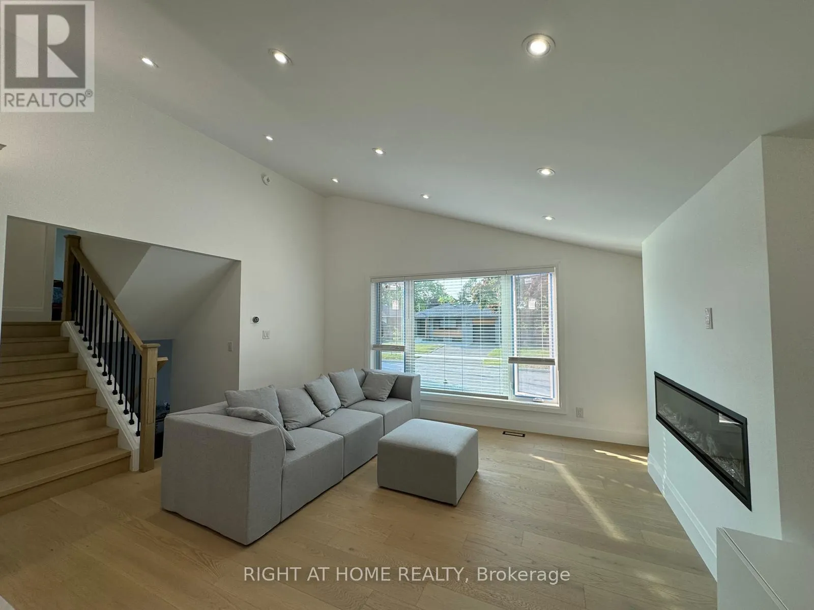 52 SEDGEBROOK CRESCENT