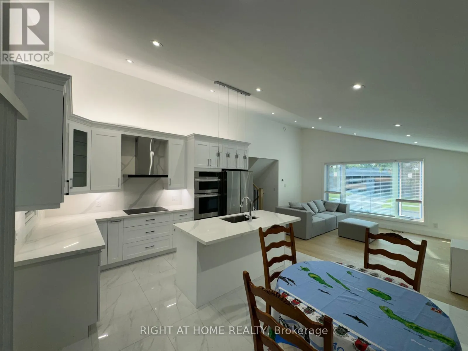 52 SEDGEBROOK CRESCENT