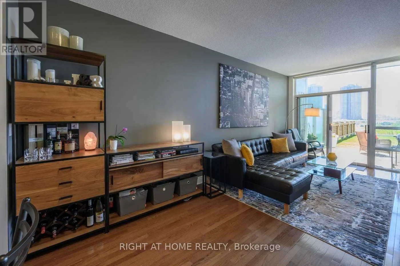 505 - 1910 LAKE SHORE BOULEVARD W