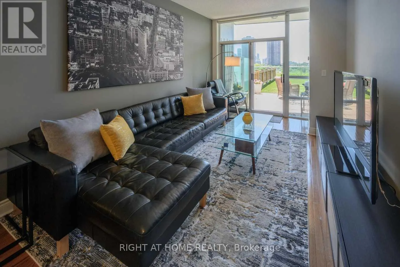 505 - 1910 LAKE SHORE BOULEVARD W