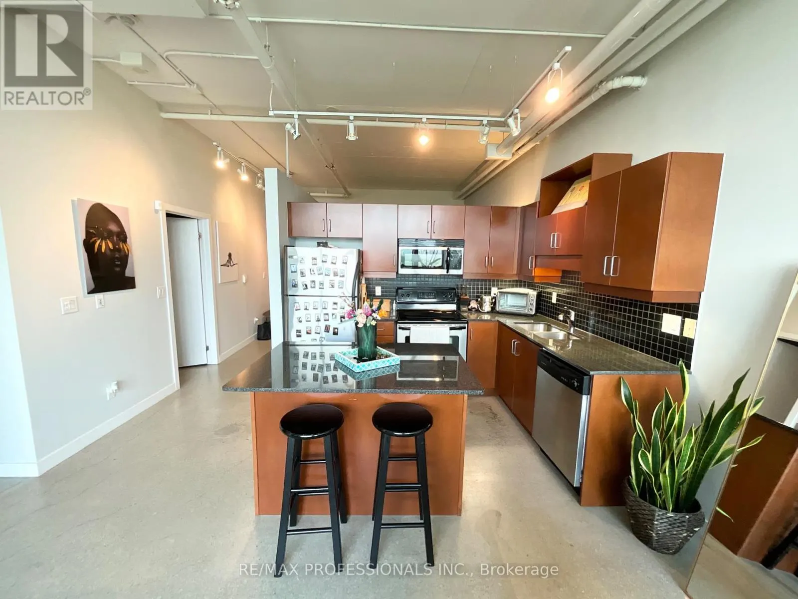 1208 - 2 FIELDWAY ROAD