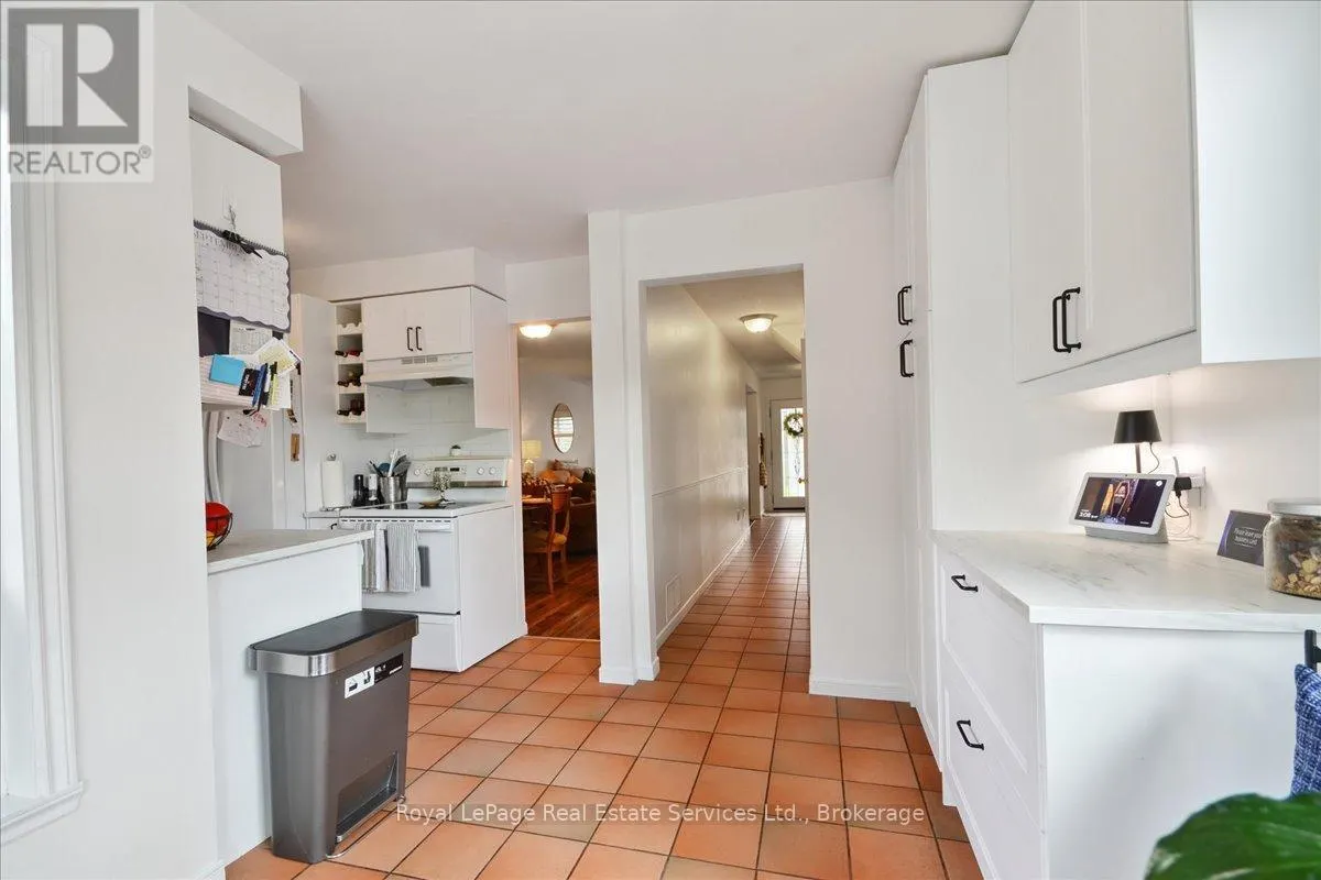 2248 MACLENNAN DRIVE