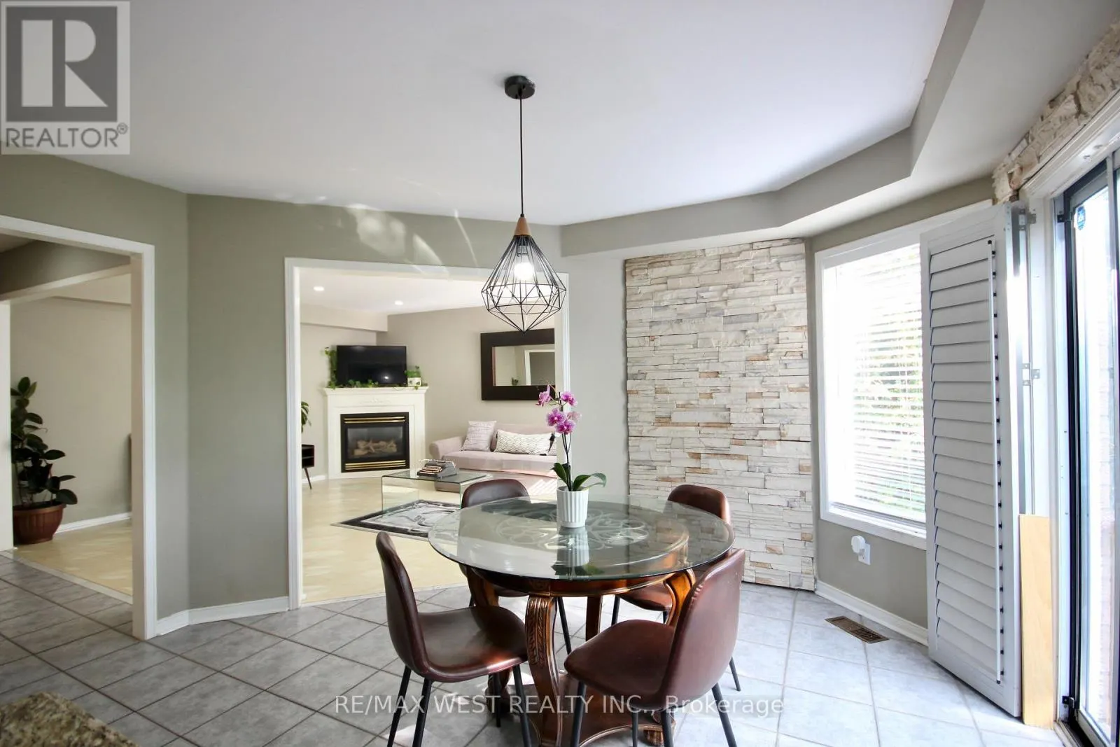 7374 BLACK WALNUT TRAIL